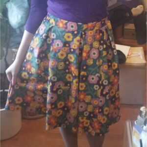 Floral lularoe skirt. stretchy waistband Perfect condition.  Size small.
